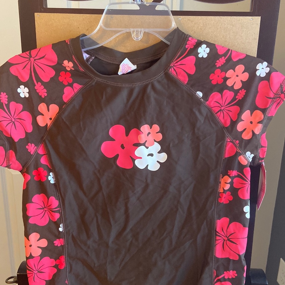 NWT exhilaration Girls rash guard XL 14-16